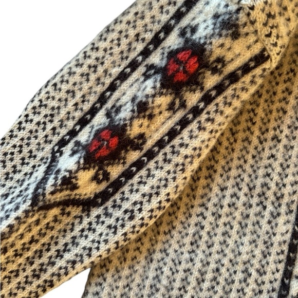 VTG Wool Chunky Knitted Cardigan Sweater M Black Cream Red Metal Scroll Buttons - Picture 3 of 13